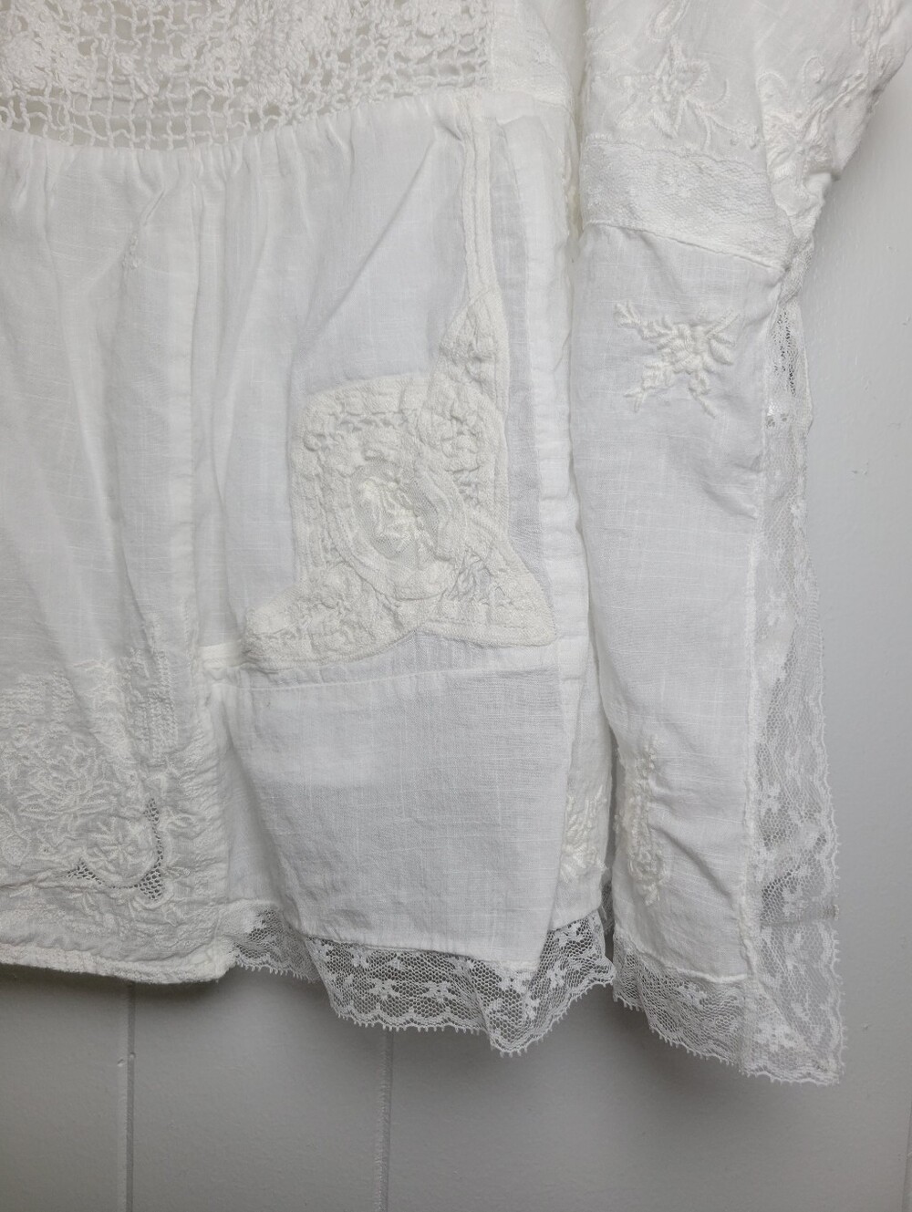 By Anthropologie Short Sleeve Patched Poncho Top White Embroidered Crochet MD - Picture 7 of 13
